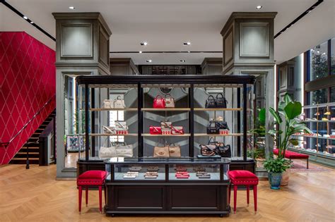 Gucci Announces New Retail Openings in .